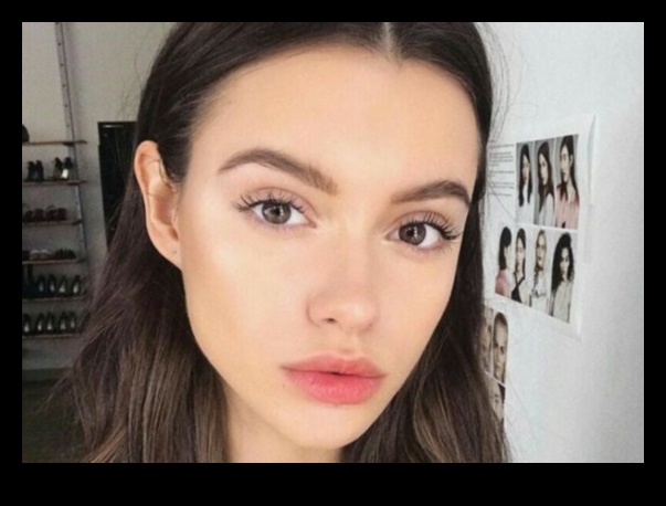 De la piste la străzi: cum să răzbați tendința machiajului natural