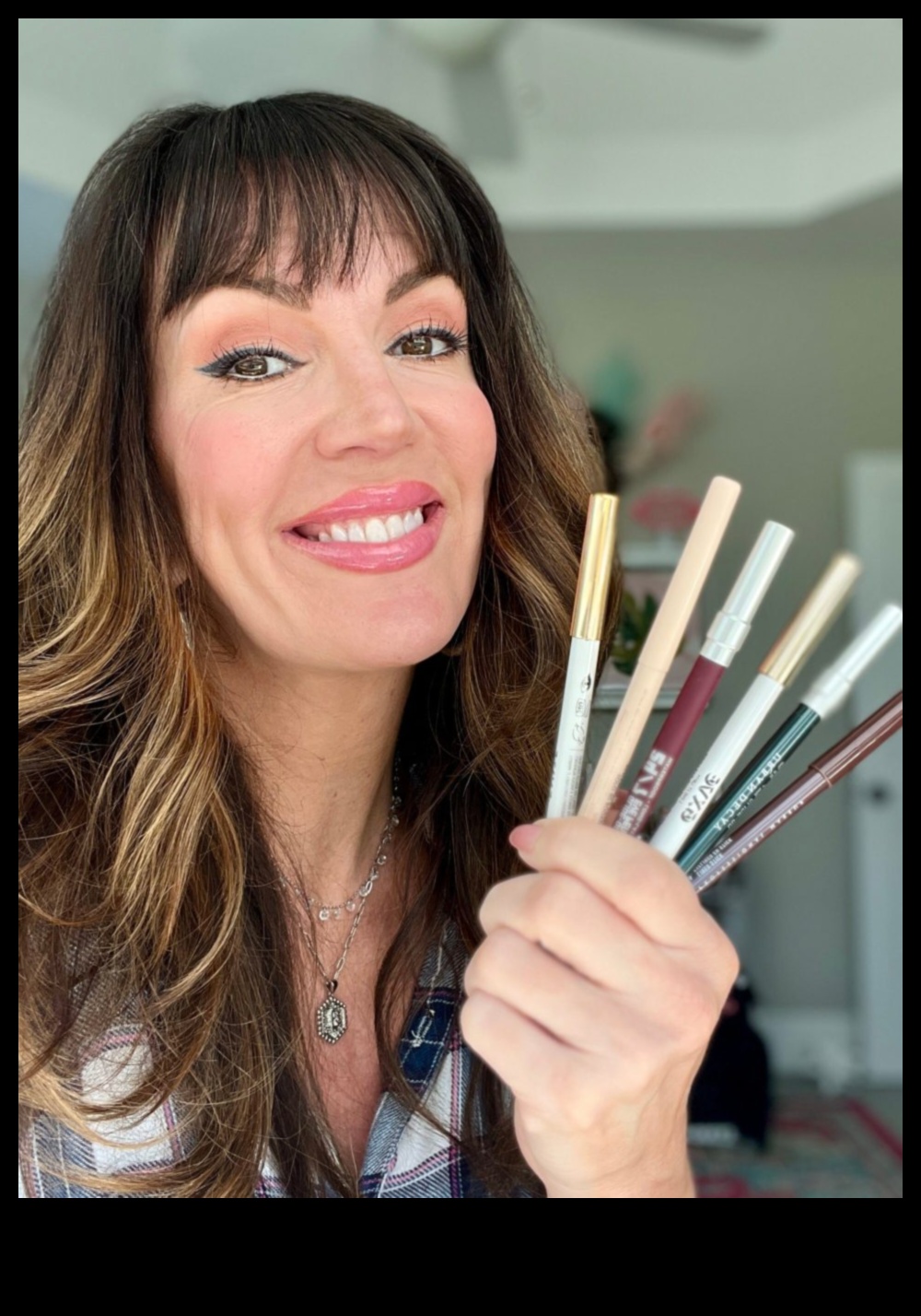 Crema de ochi elegant pentru ochi îmbătrâniți 5 sfaturi pentru a vă îmbunătăți aspectul 2 Crema de ochi și îmbătrânire: Cum să îmbunătățiți ochii maturi cu tehnicile potrivite